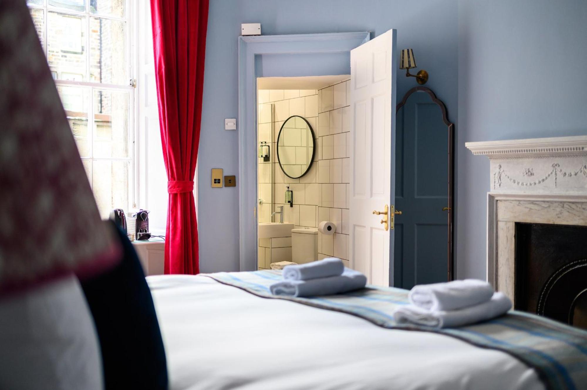 Queen Charlotte Guesthouse — Fotos 1